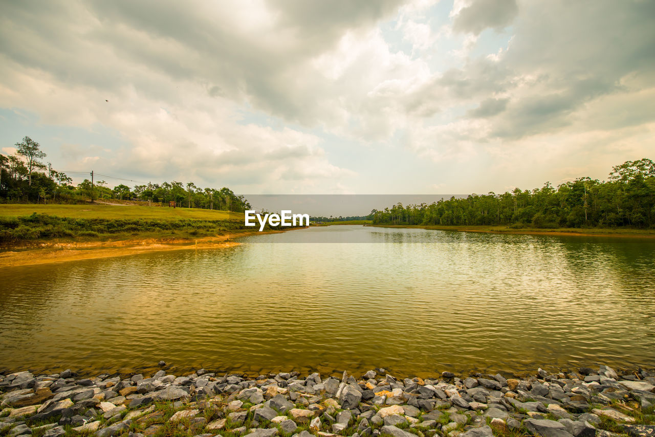 VIEW OF LAKE AGAINST SKY