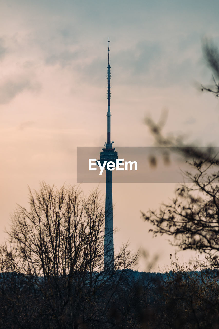 LOW ANGLE VIEW OF COMMUNICATIONS TOWER IN CITY