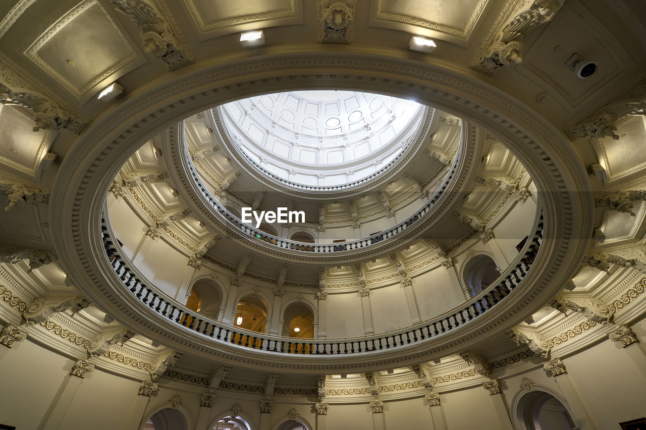 LOW ANGLE VIEW OF CEILING OF BUILDING