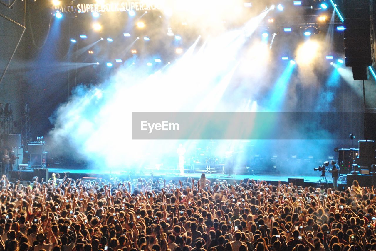 PANORAMIC VIEW OF CROWD AT CONCERT