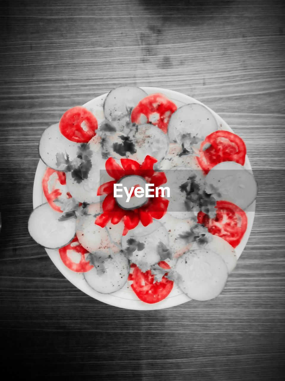 CLOSE-UP OF RED FLOWERS ON WOODEN TABLE