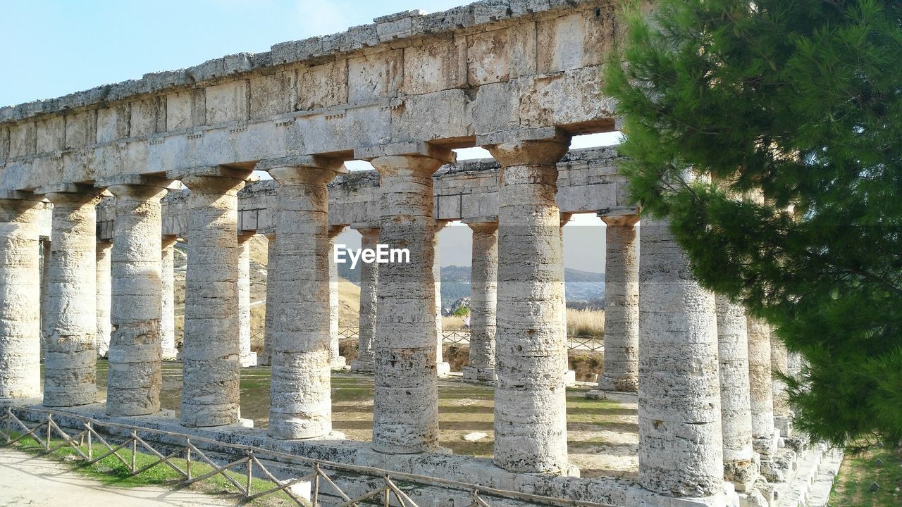 LOW ANGLE VIEW OF OLD RUINS