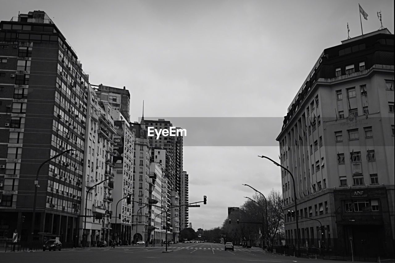 SKYSCRAPERS IN CITY