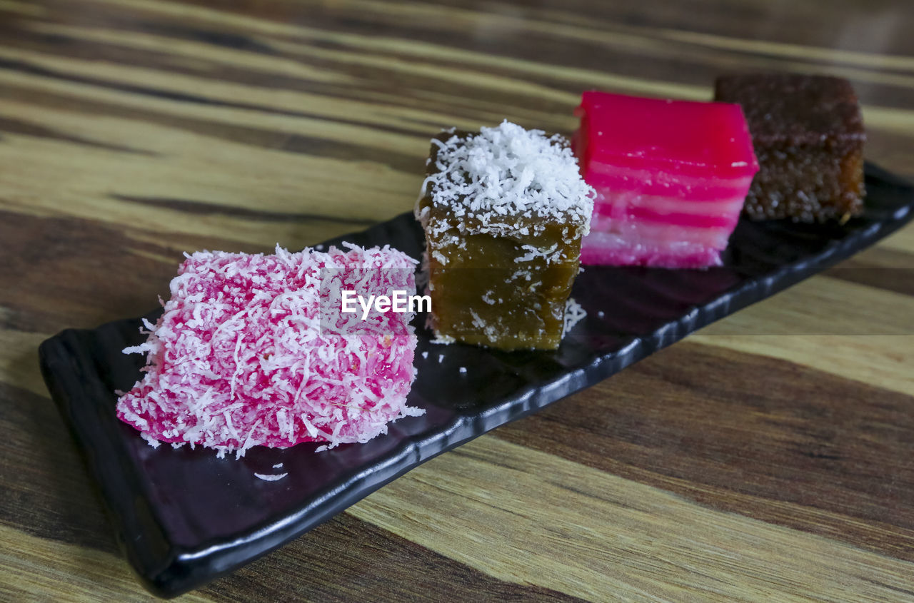 CLOSE-UP OF ICE CREAM IN PLATE