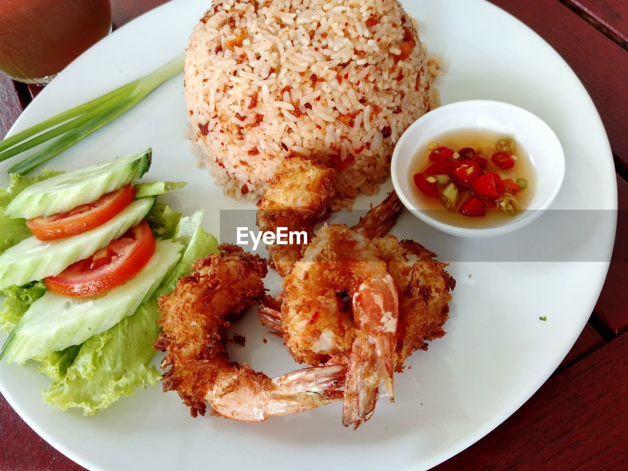 HIGH ANGLE VIEW OF SALAD IN BOWL