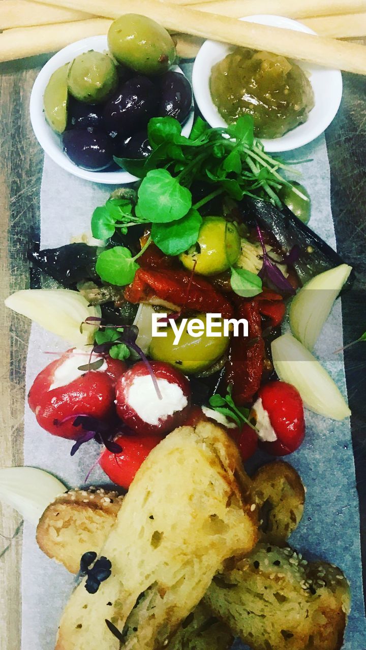 CLOSE-UP OF VEGETABLES AND SALAD