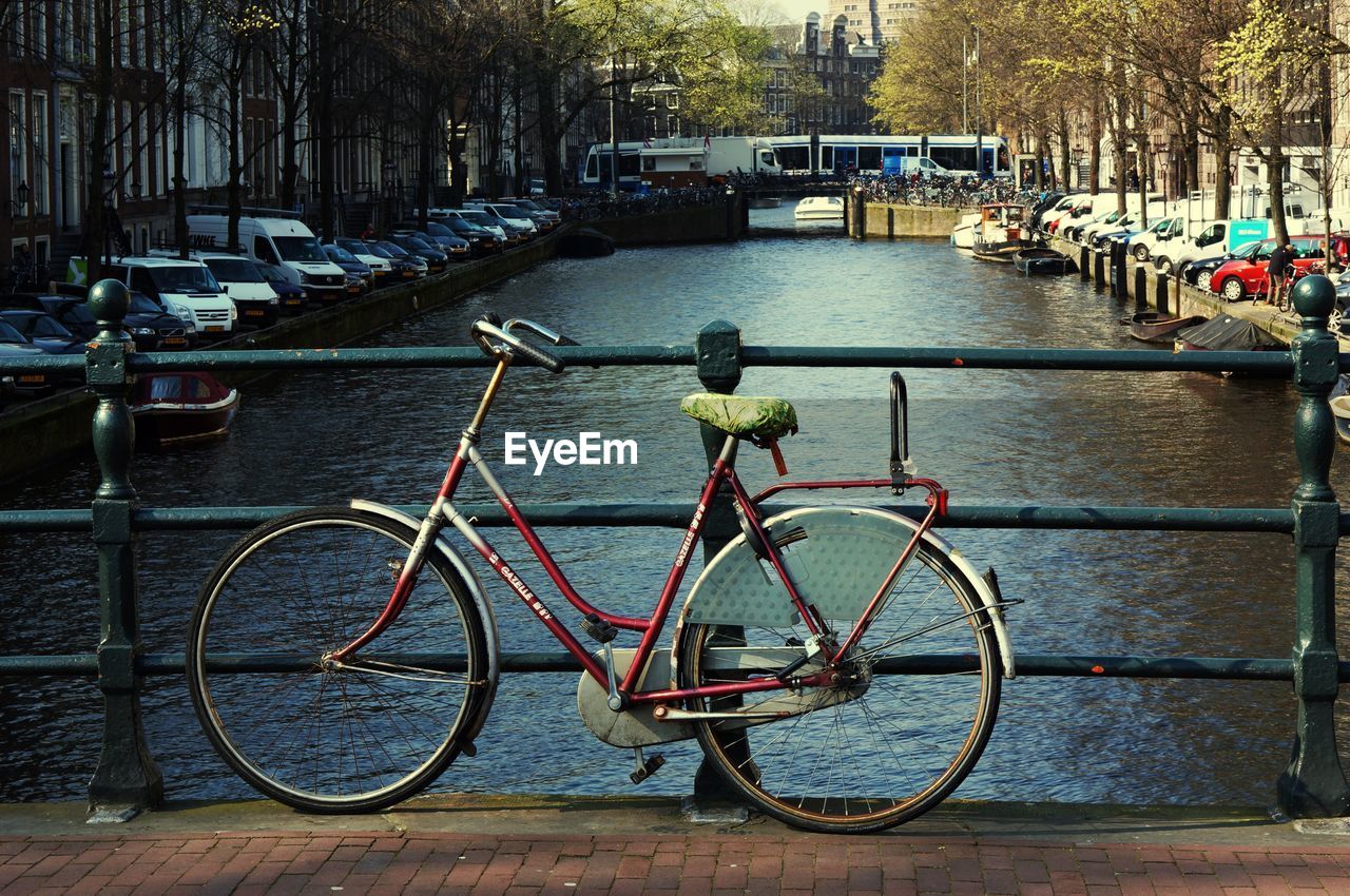 BICYCLE IN CITY BY WATER