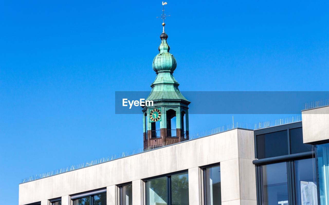 LOW ANGLE VIEW OF A BUILDING