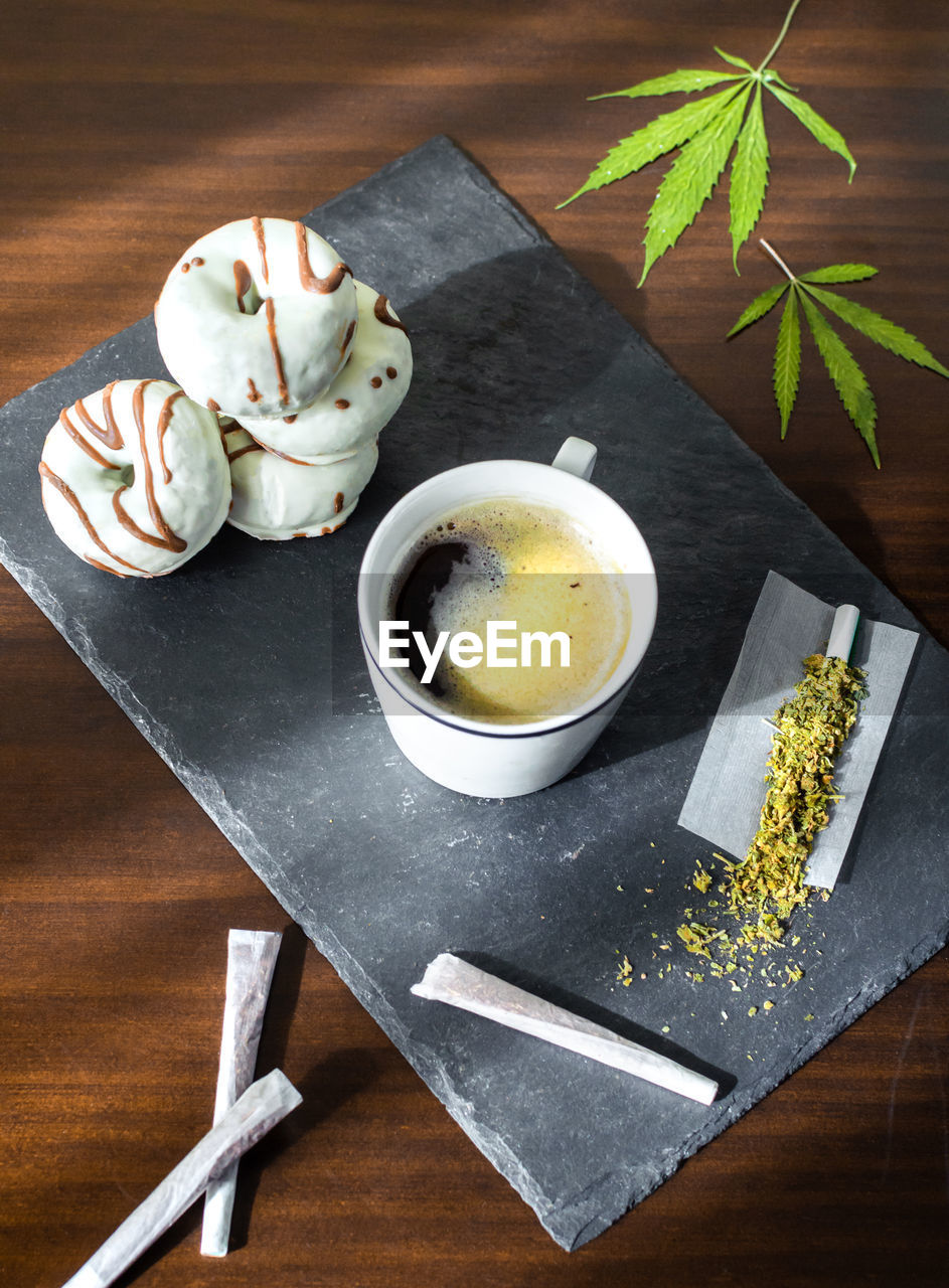 HIGH ANGLE VIEW OF BREAKFAST ON TABLE AT HOME