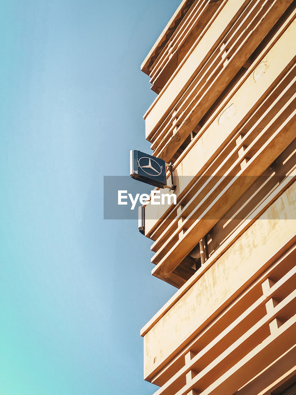 LOW ANGLE VIEW OF BUILDINGS AGAINST CLEAR BLUE SKY