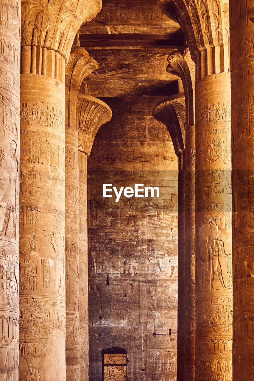 Interior of ancient temple in egypt. pillars with egyptian hieroglyphs. popular egyptian landmark
