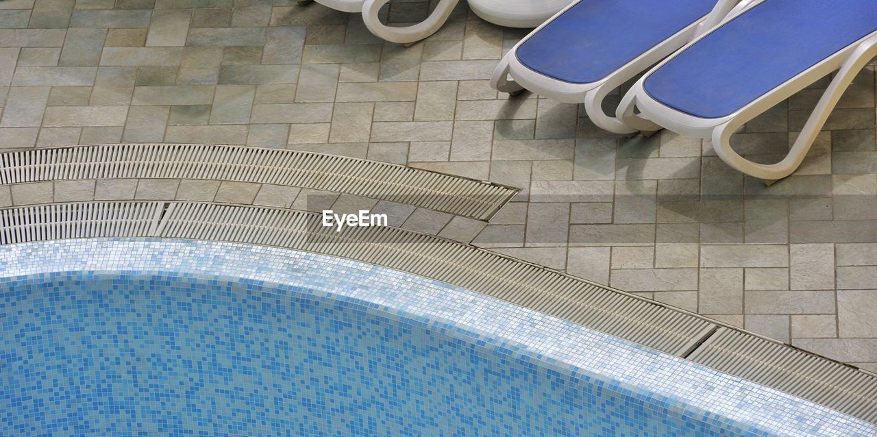 HIGH ANGLE VIEW OF SWIMMING POOL AT TILED FLOOR