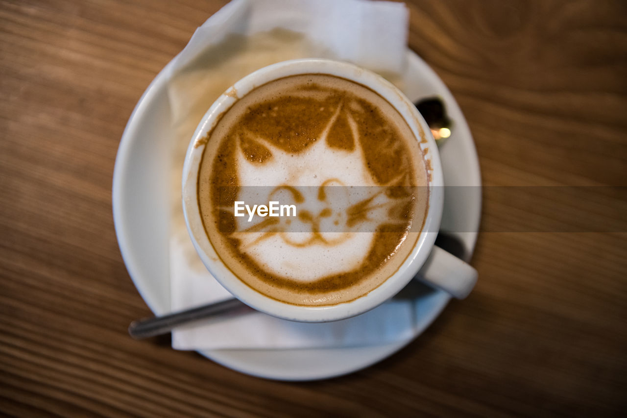 Cat face of latte art coffee in cup