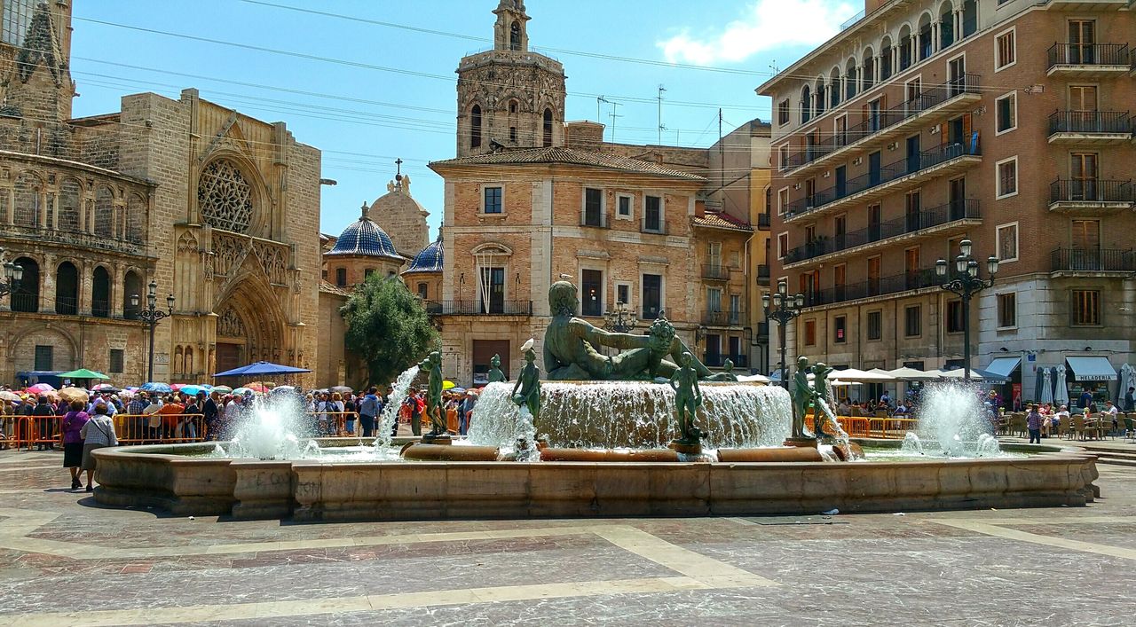 FOUNTAIN IN CITY