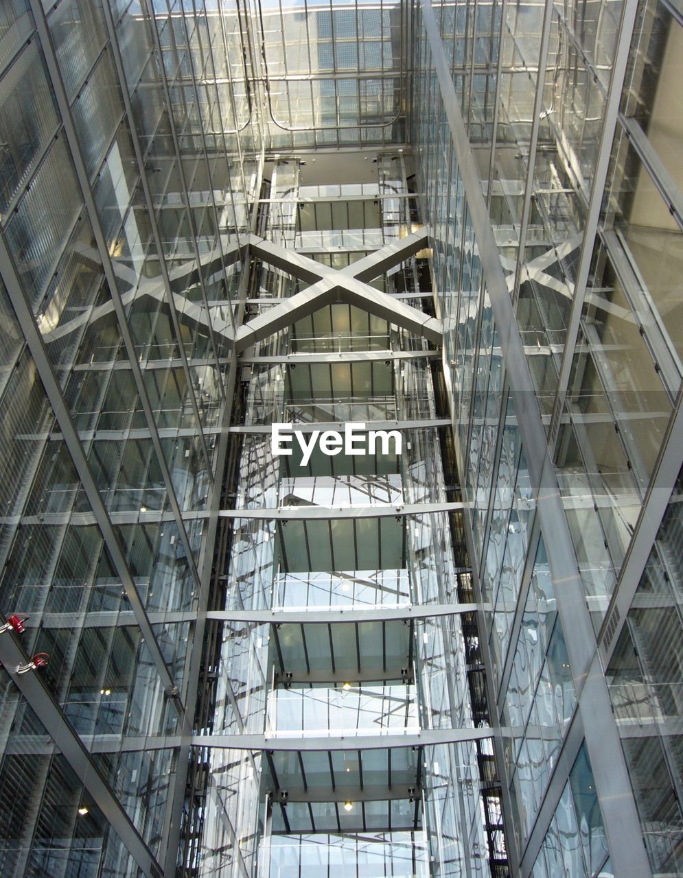 LOW ANGLE VIEW OF MODERN GLASS BUILDING