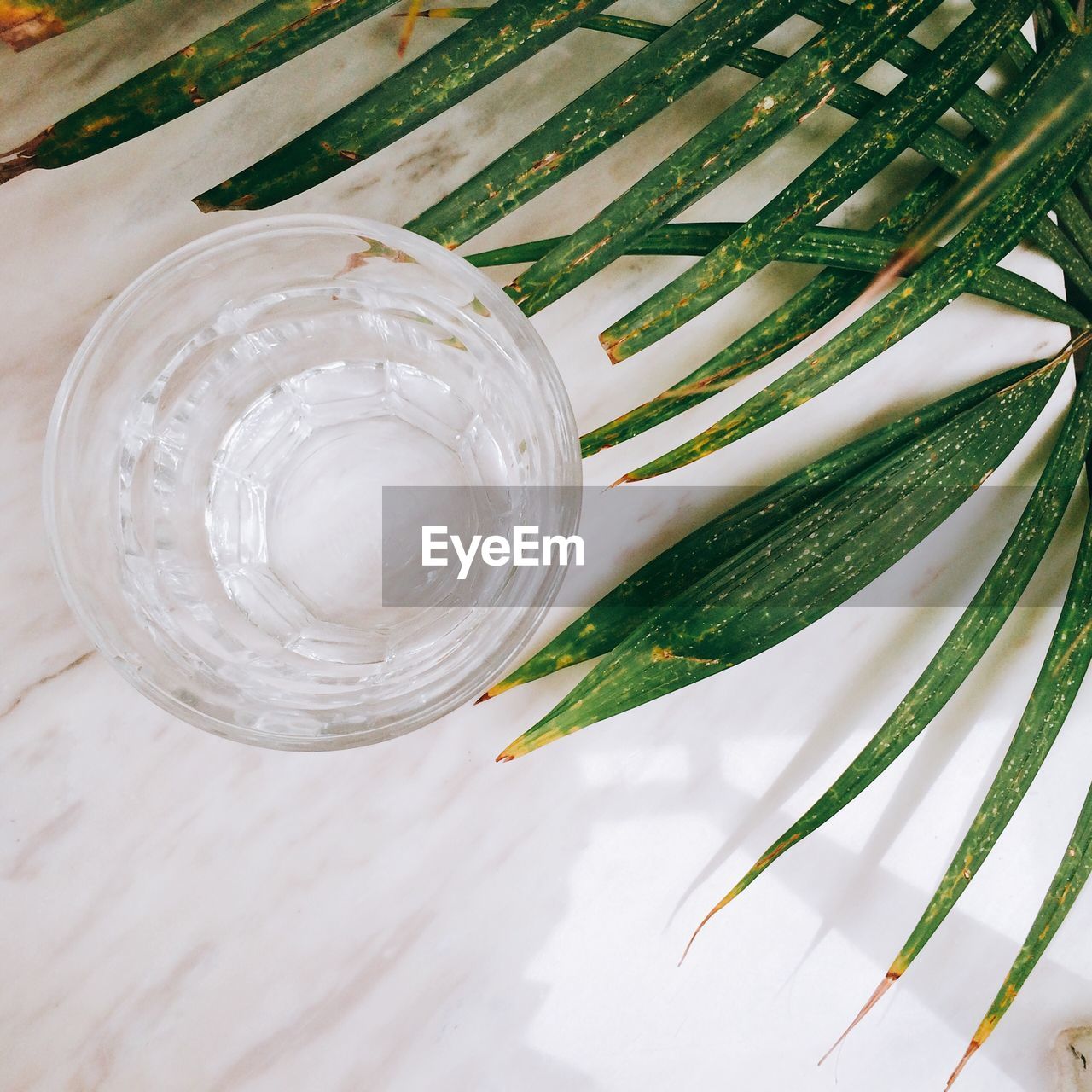 HIGH ANGLE VIEW OF GLASS OF TABLE