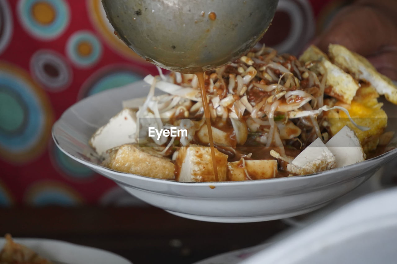 food, food and drink, dish, meal, breakfast, bowl, healthy eating, cuisine, produce, fast food, freshness, indoors, wellbeing, close-up, snack, no people, dairy, selective focus, kitchen utensil