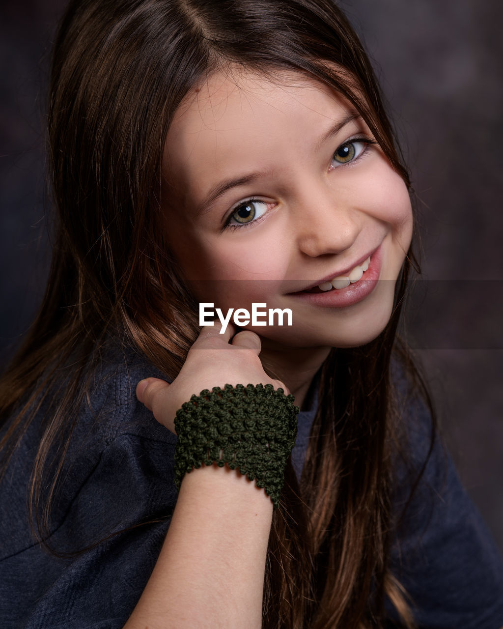 CLOSE-UP PORTRAIT OF A TEENAGE GIRL