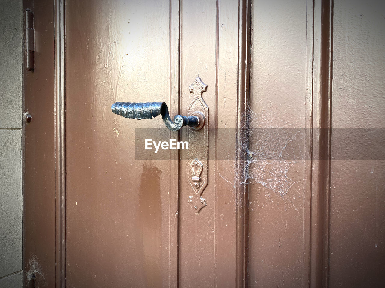 FULL FRAME SHOT OF CLOSED METAL DOOR