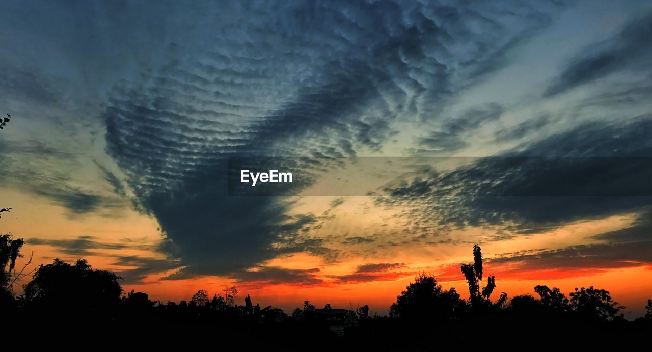 LOW ANGLE VIEW OF DRAMATIC SKY DURING SUNSET