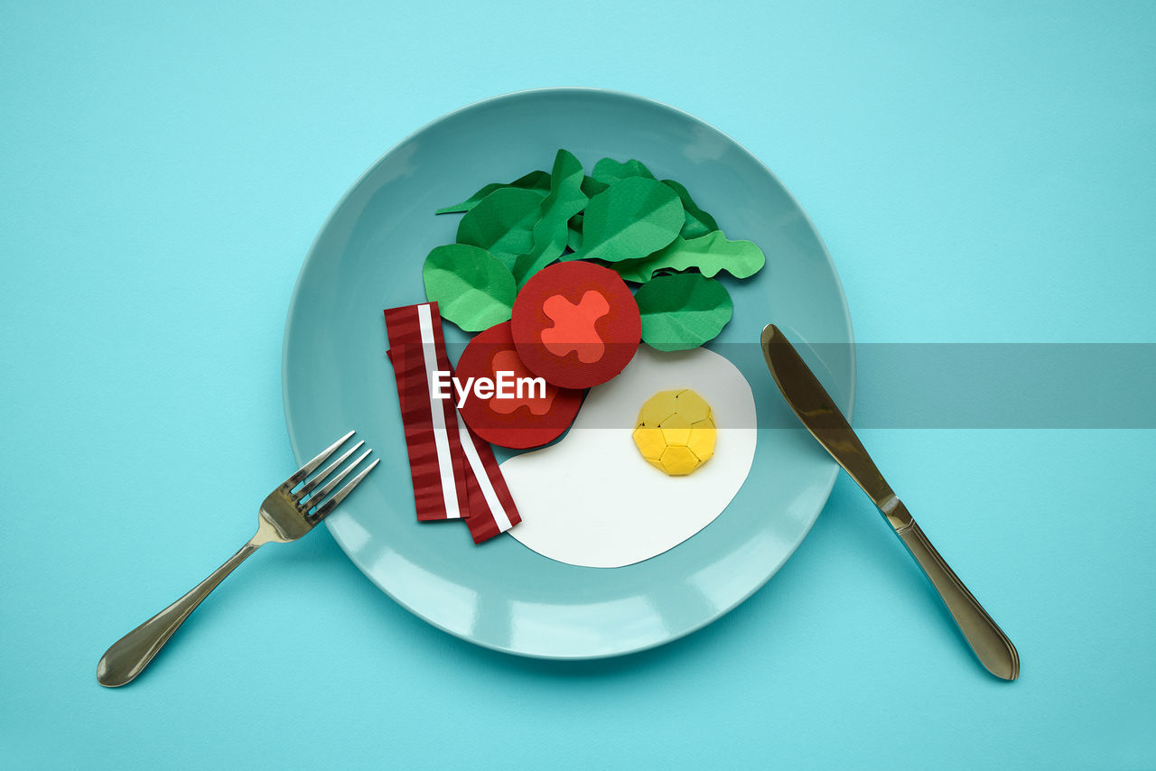 HIGH ANGLE VIEW OF BREAKFAST ON TABLE