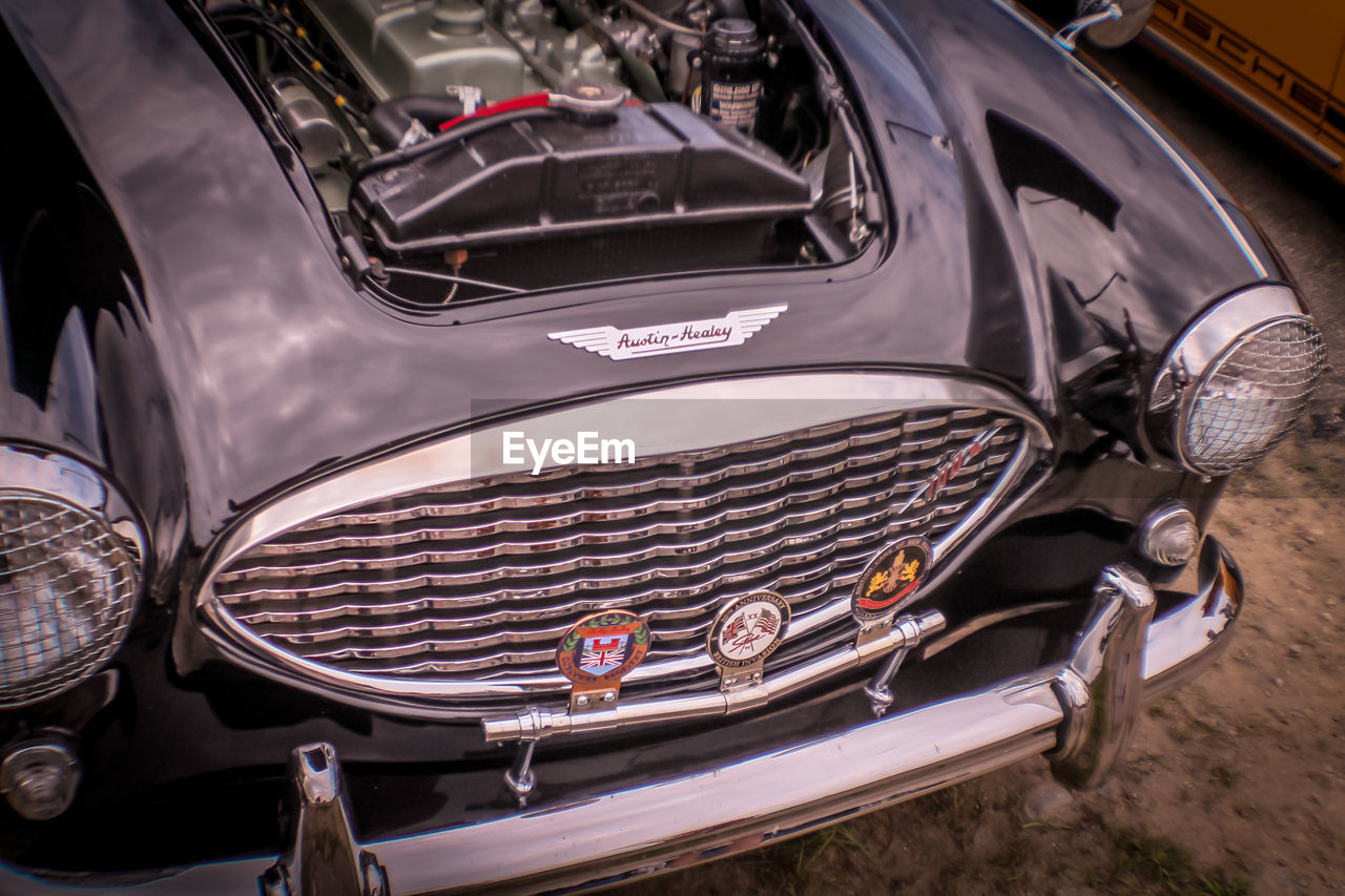 CLOSE-UP OF VINTAGE CAR ON MOTORCYCLE