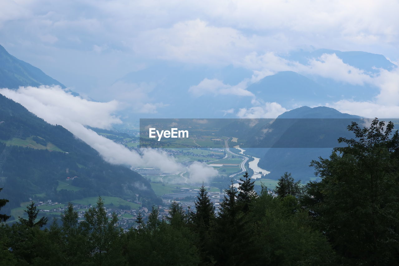 SCENIC VIEW OF MOUNTAIN RANGE AGAINST SKY