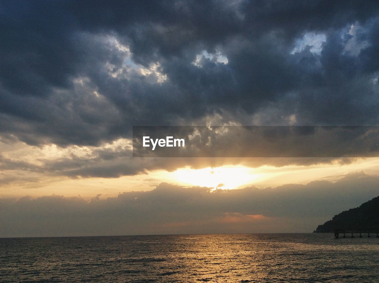 SCENIC VIEW OF SUNSET OVER SEA