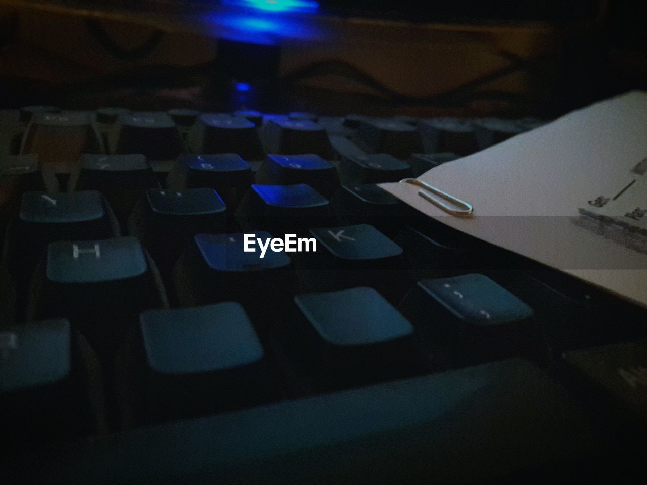 CLOSE-UP OF ILLUMINATED COMPUTER KEYBOARD