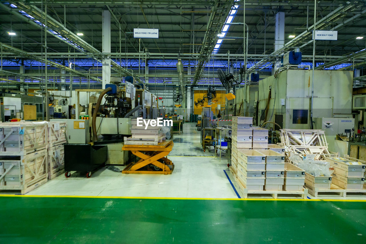 industry, factory, indoors, technology, equipment, business, manufacturing, manufacturing equipment, domestic room, warehouse, architecture, industrial building, production line, mass production, no people, building, machinery, distribution warehouse, built structure