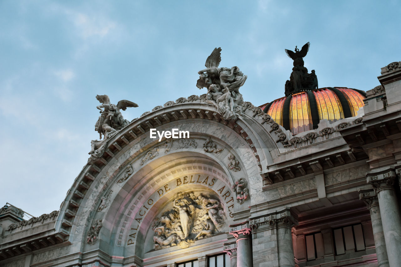 LOW ANGLE VIEW OF STATUES AGAINST SKY