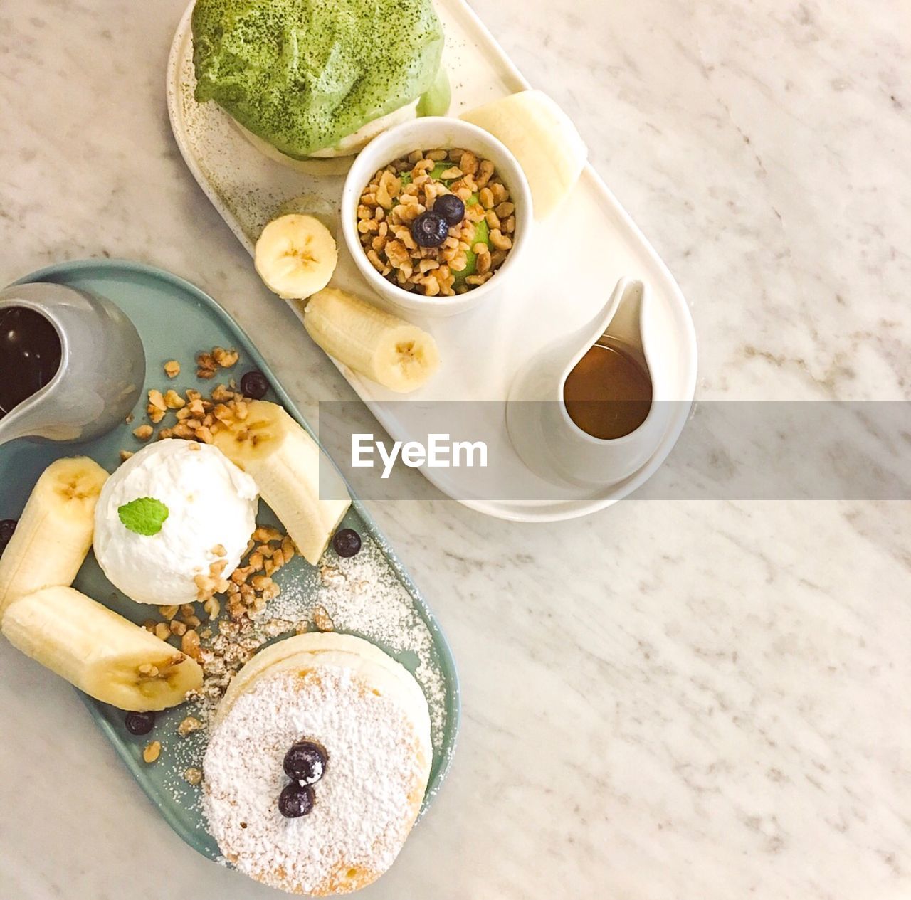 HIGH ANGLE VIEW OF BREAKFAST IN PLATE