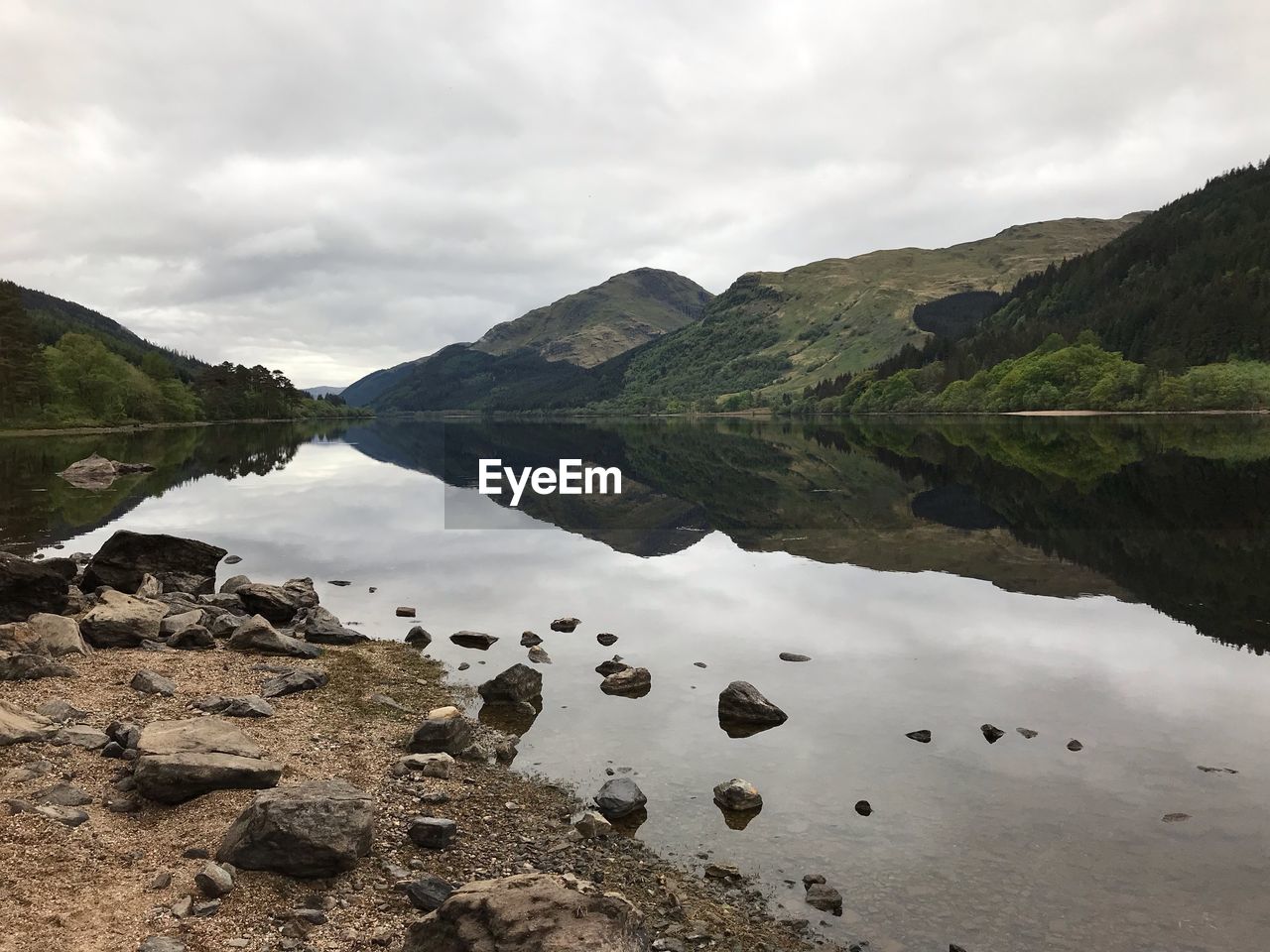 Scenic view of lake and mountains against sky