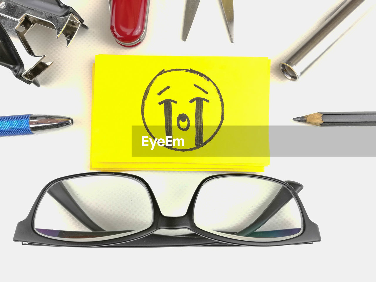 HIGH ANGLE VIEW OF EYEGLASSES ON TABLE