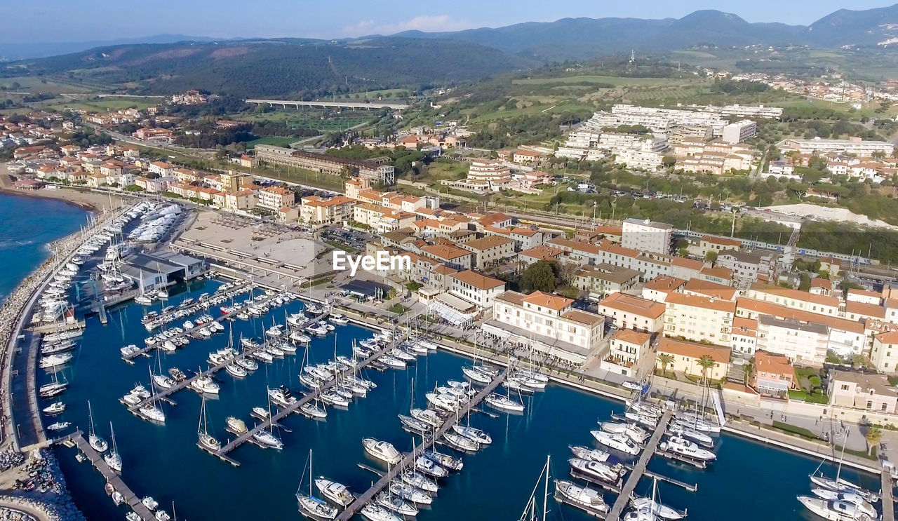 HIGH ANGLE VIEW OF TOWNSCAPE AND HARBOR BY RIVER