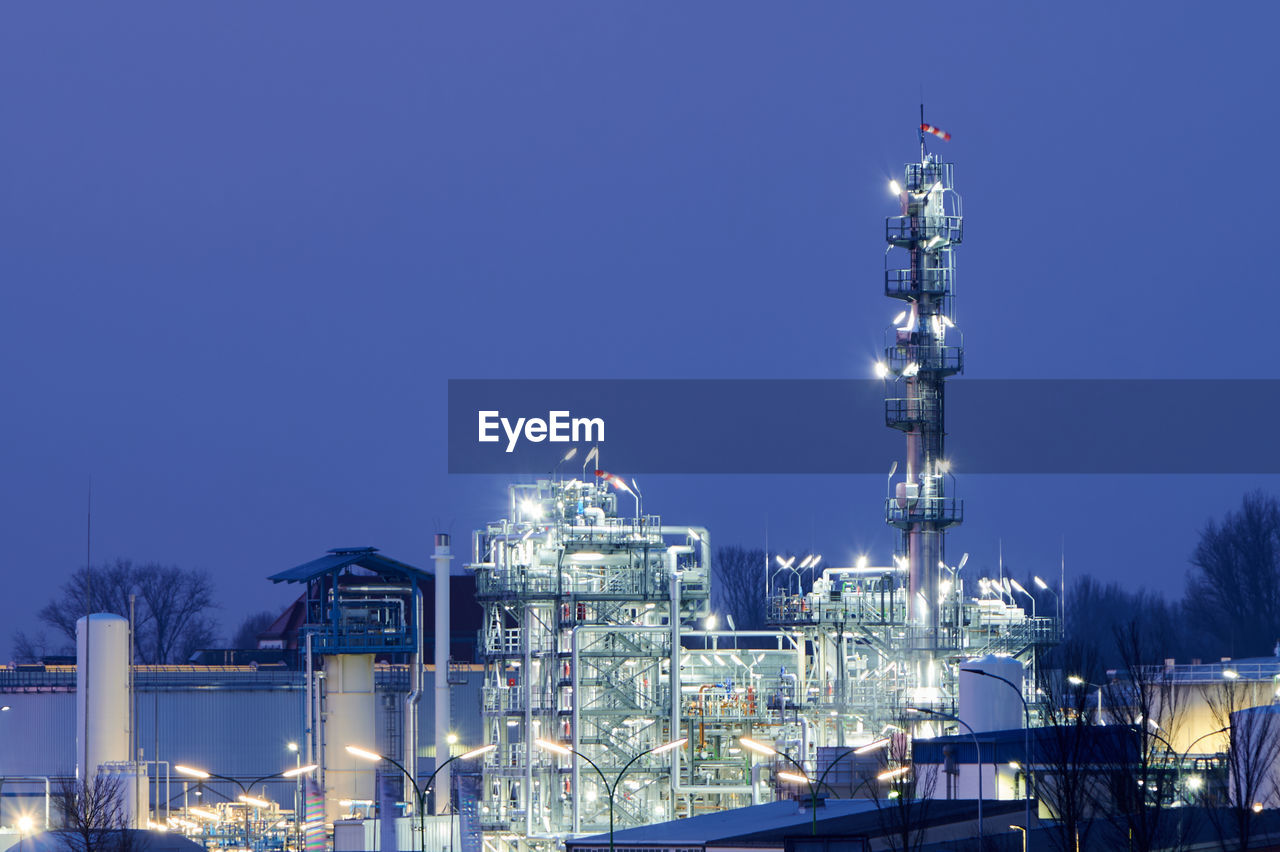 Petroleum refinery for fuels, specialty products and gray hydrogen