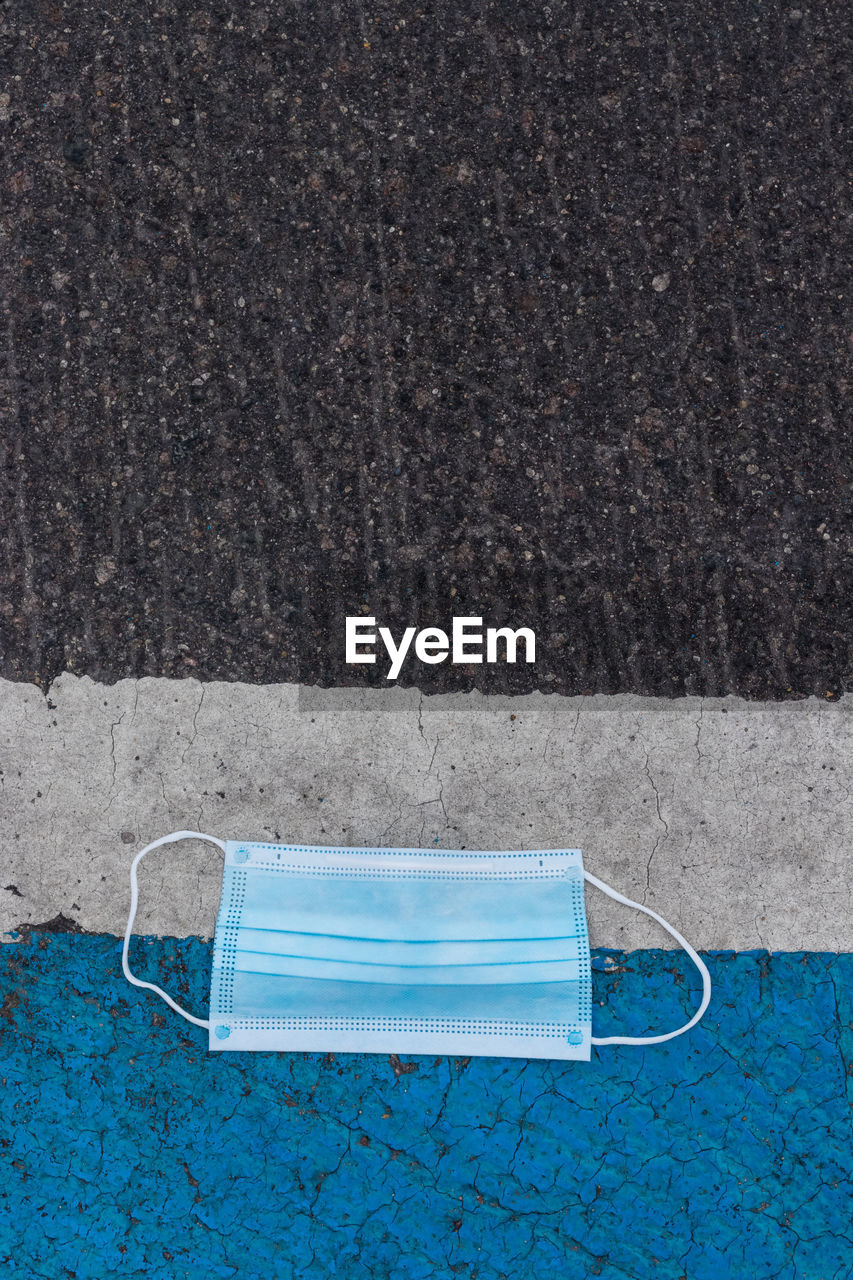 HIGH ANGLE VIEW OF EMPTY CHAIR BY SWIMMING POOL IN CITY