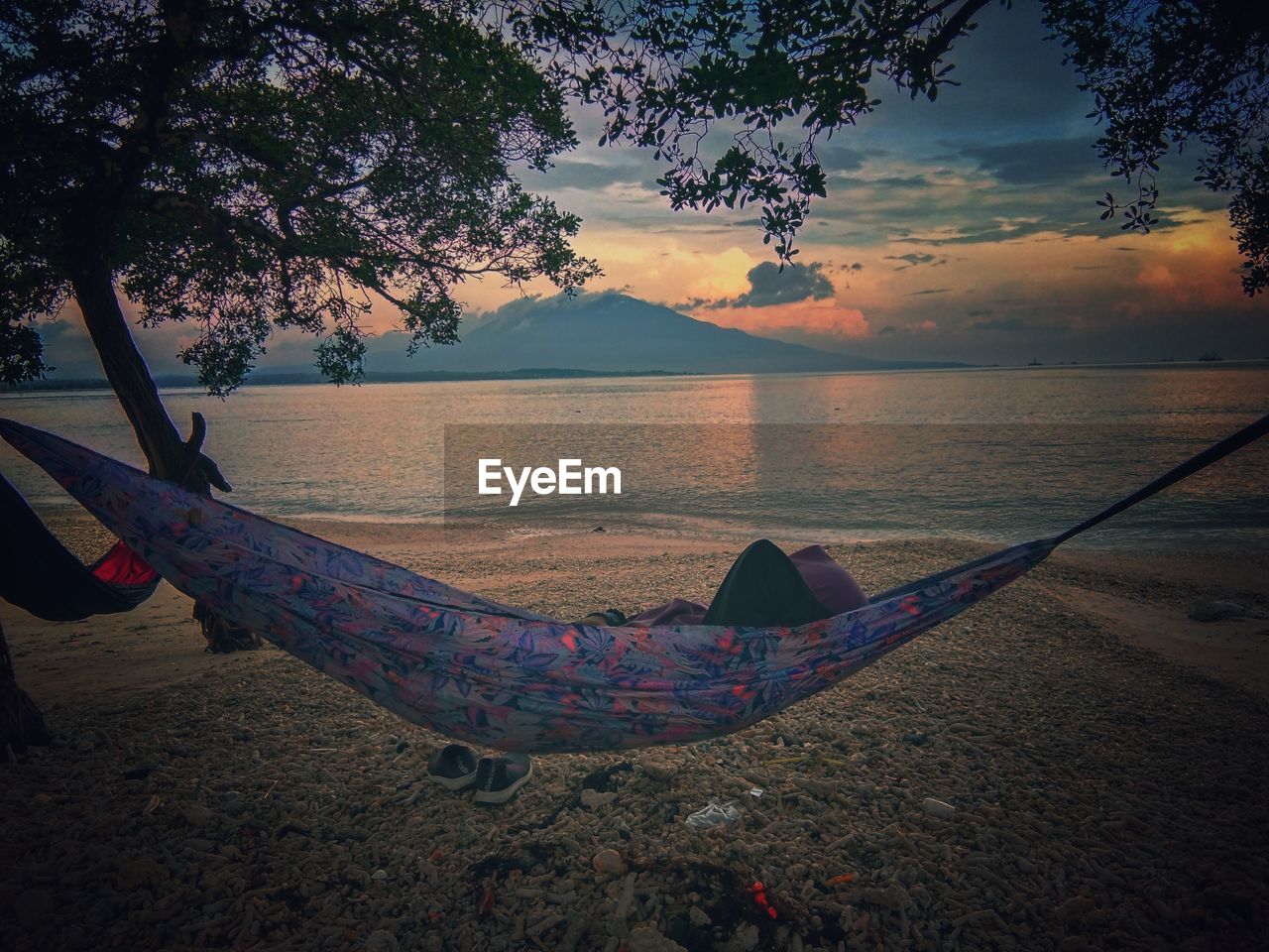 SCENIC VIEW OF SUNSET OVER BEACH