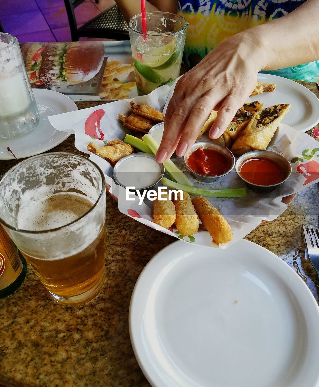 CLOSE-UP OF FOOD IN BOWL