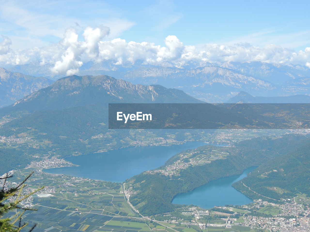 AERIAL VIEW OF CITY AND SEA AGAINST SKY