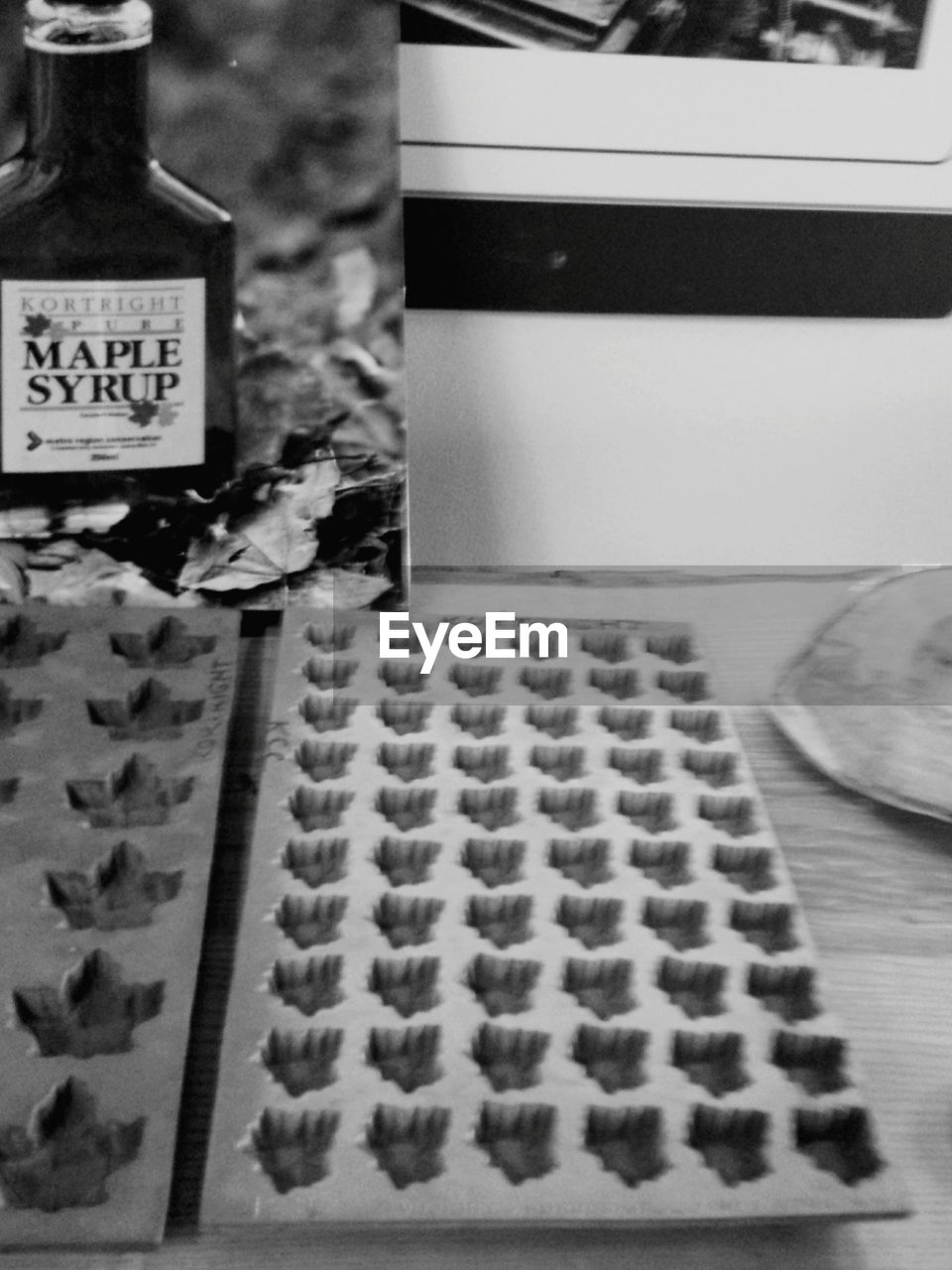 CLOSE-UP OF FOOD IN TRAY