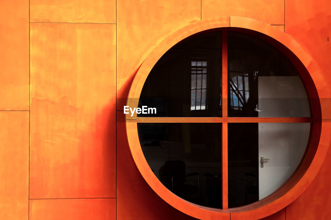 Ndsm amsterdam, exhibition space, orange   geometric shape