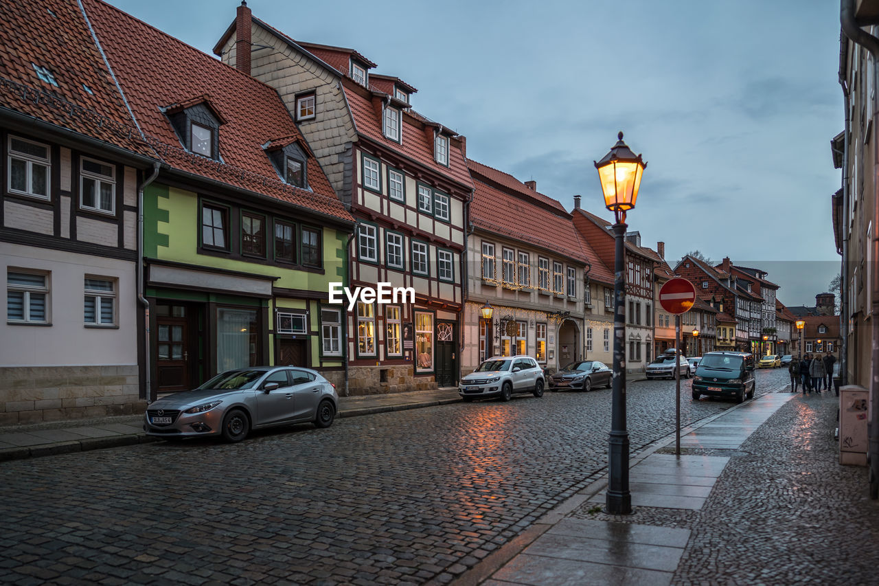 CARS ON STREET AMIDST BUILDINGS IN CITY