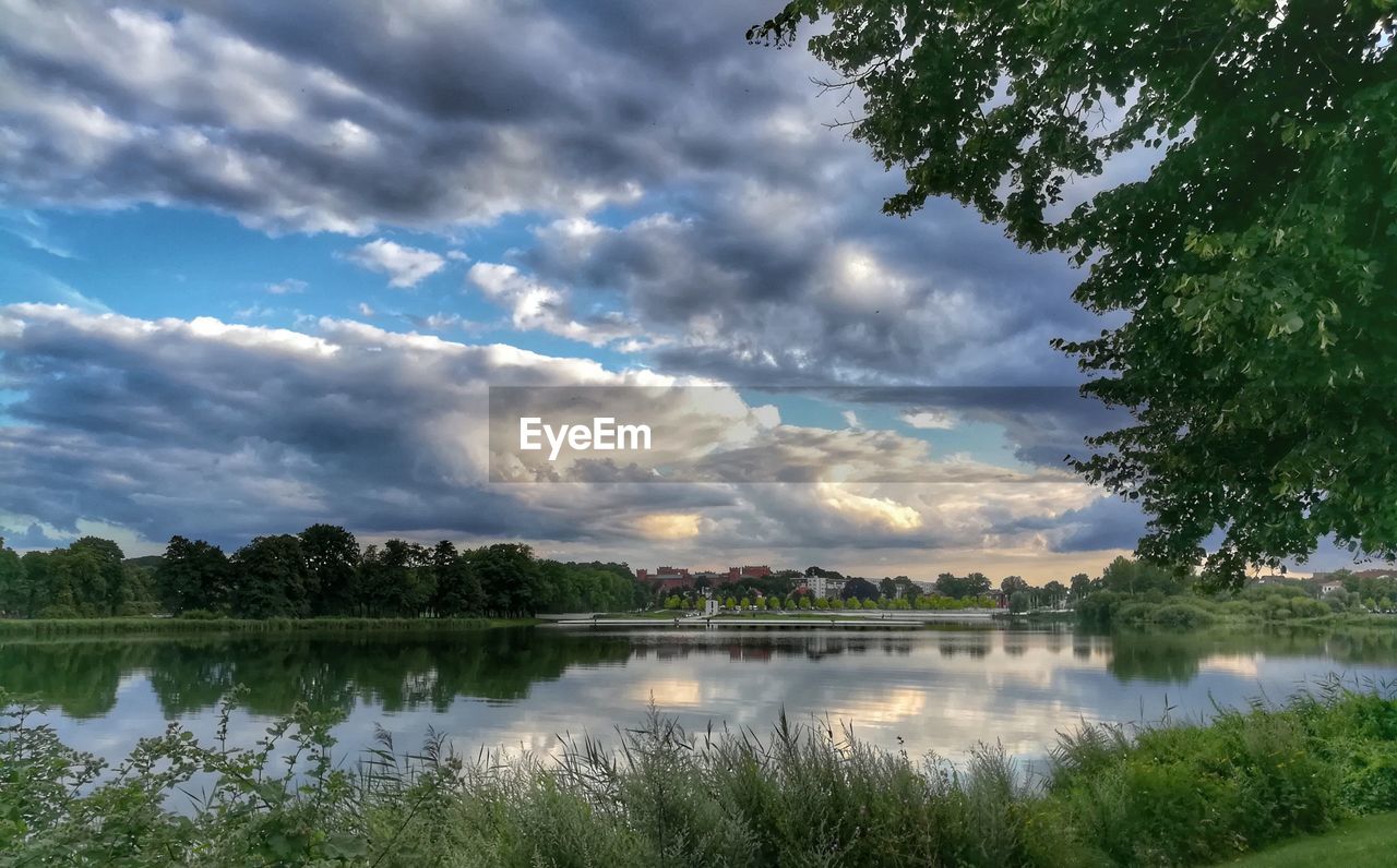 SCENIC VIEW OF LAKE WITH REFLECTION AGAINST SKY