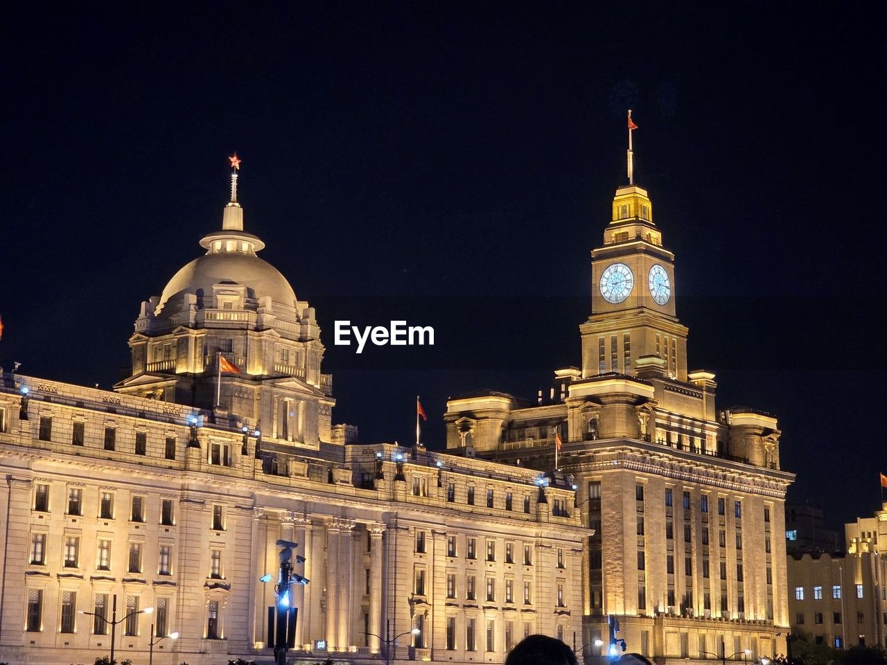 architecture, building exterior, built structure, travel destinations, landmark, night, city, illuminated, travel, government, tourism, dome, evening, nature, building, history, town square, the past, cityscape, sky, facade, worship, politics and government, plaza, outdoors, crowd, group of people, tower, metropolis