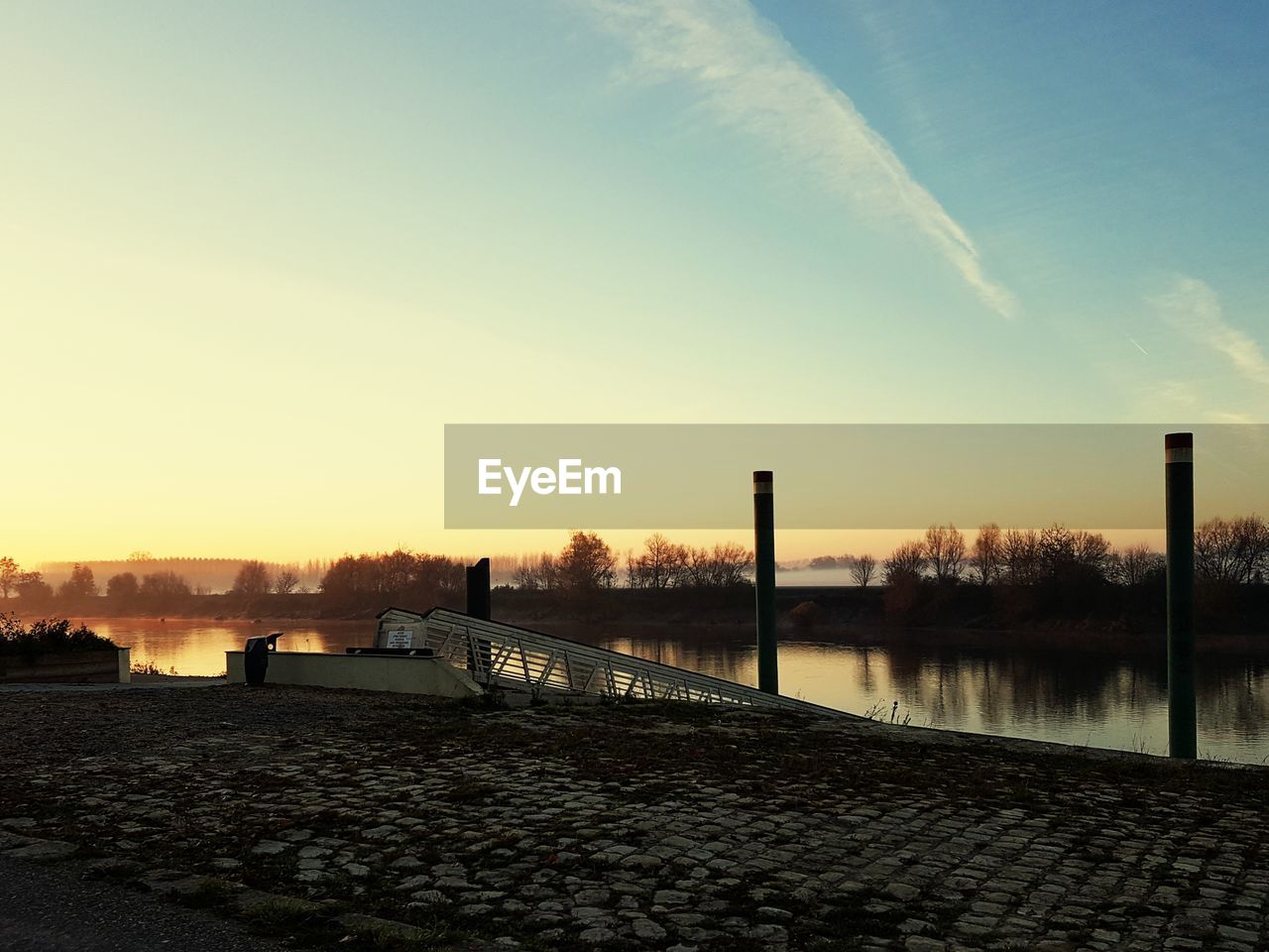 SCENIC VIEW OF RIVER BY CITY AGAINST SKY