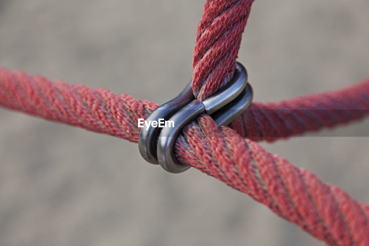 CLOSE-UP OF ROPE TIED UP METAL