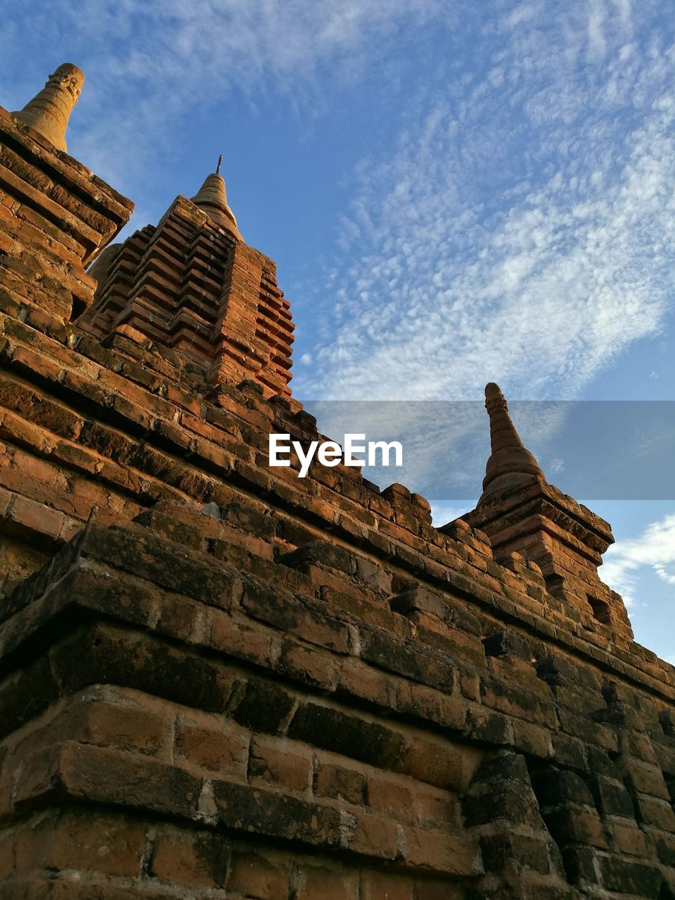 LOW ANGLE VIEW OF STATUE OF CATHEDRAL