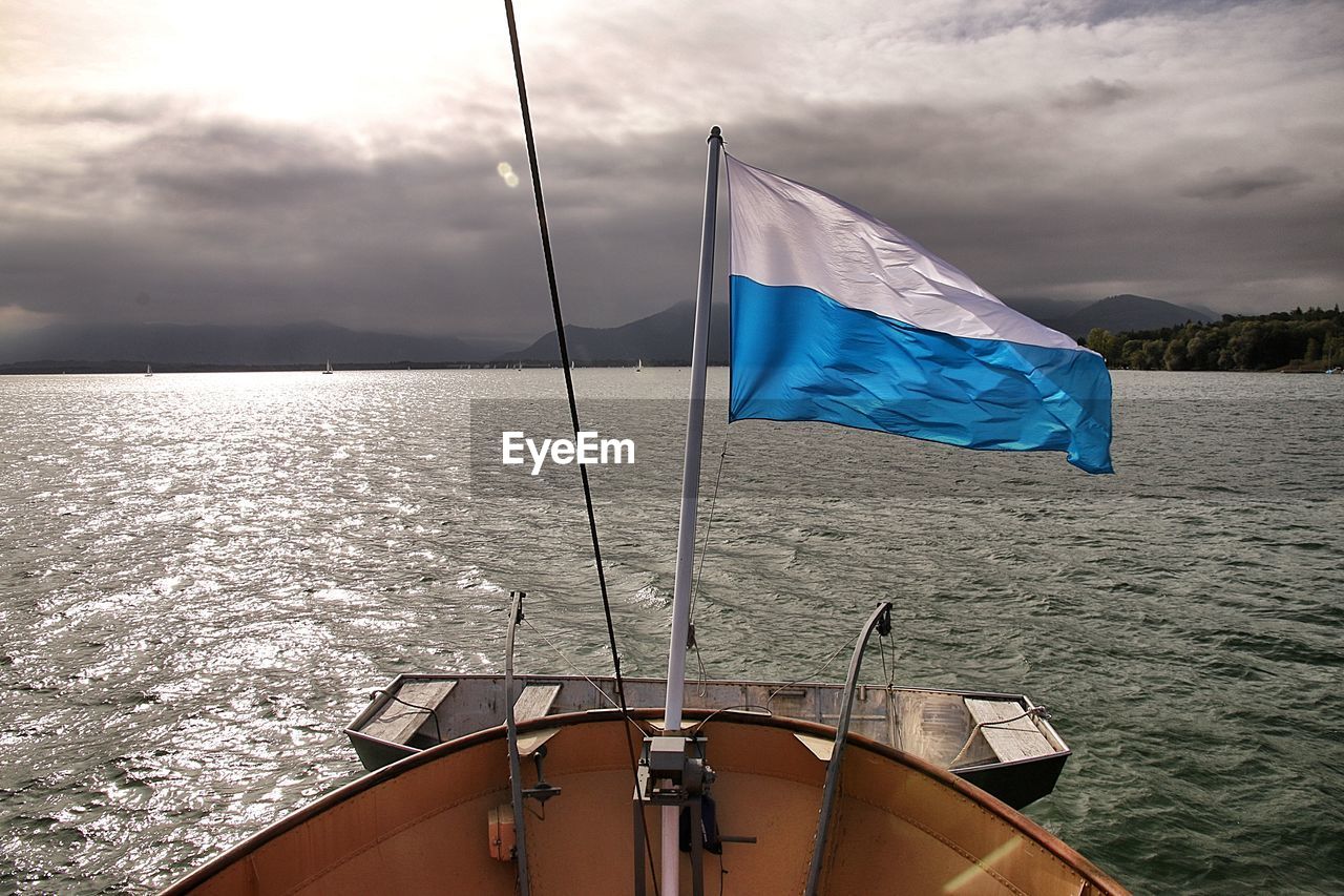 SAILBOAT IN SEA AGAINST SKY