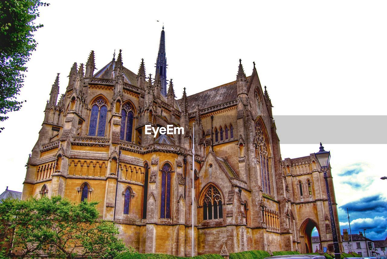 LOW ANGLE VIEW OF TEMPLE AGAINST SKY